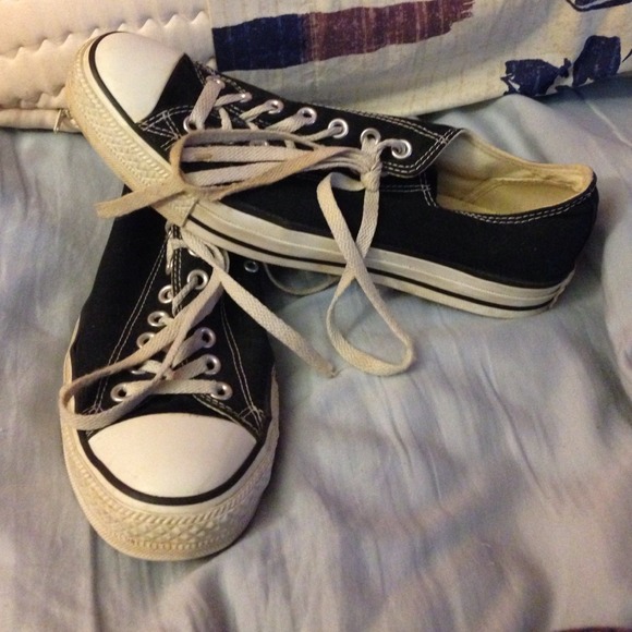 Converse low tops men/women's