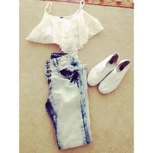 High waisted acid wash jeans! 💕