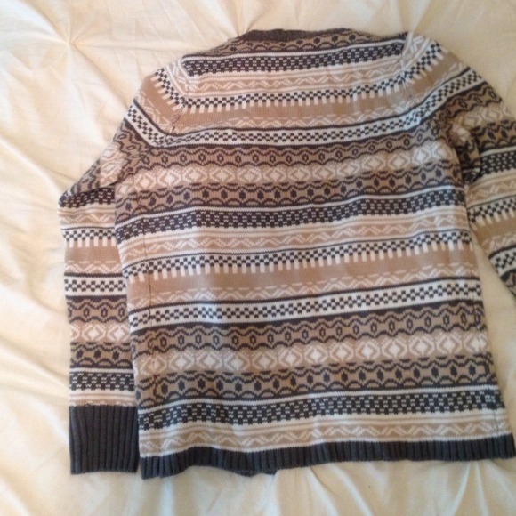 sweater - Picture 3 of 3