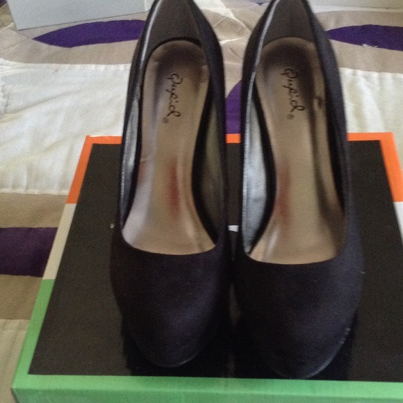 Cute qupid heel worn onces suade very nice