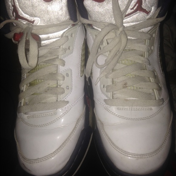 Jordan V red blue white