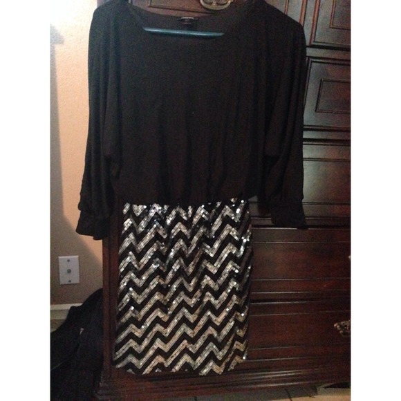 Dress with chevron style - Picture 1 of 1
