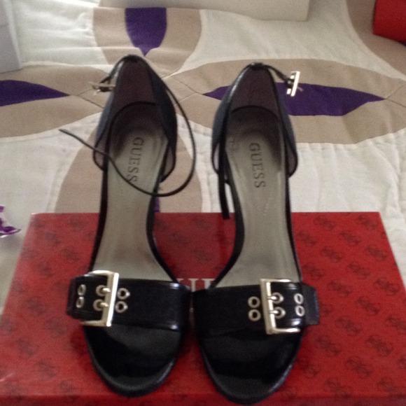 Very nice guess shoes worn couple times. Price cut