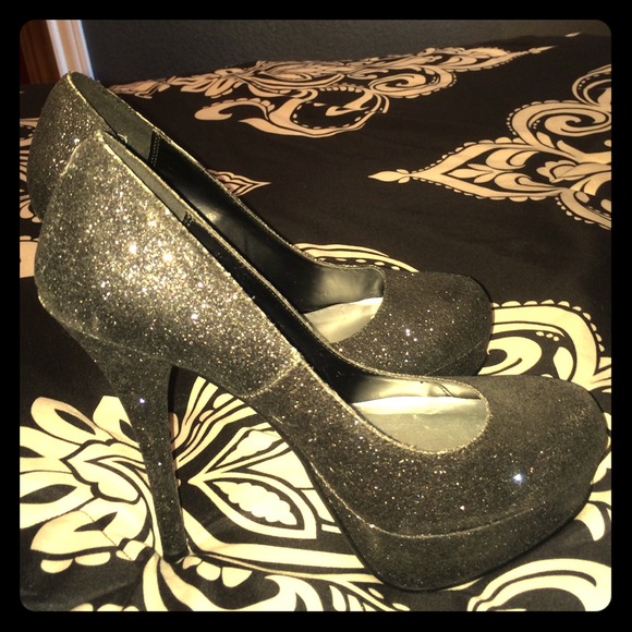 Black mini sequence platform high heels