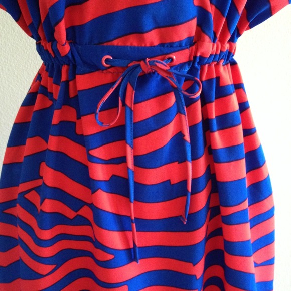 H&M Bold Print Dress - NWOT - Picture 4 of 4