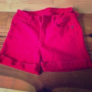 Semi-short red shorts