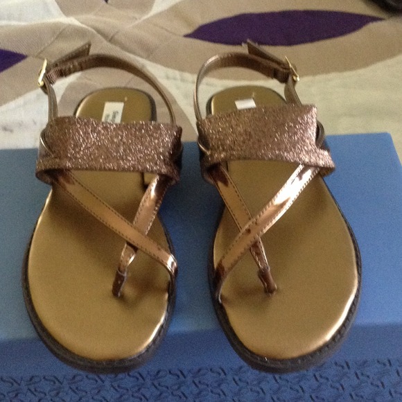 New simply Vera shoes very cute
