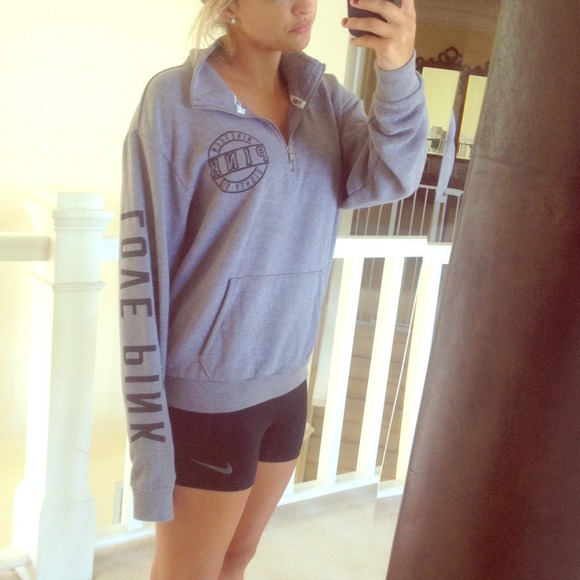 💥SOLD 💥 Victoria Secret SMALL grey pullover