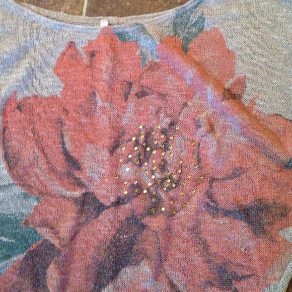 Floral Top - Picture 2 of 2
