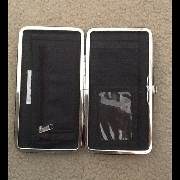 Cute wallet! 💕 - Picture 2 of 3