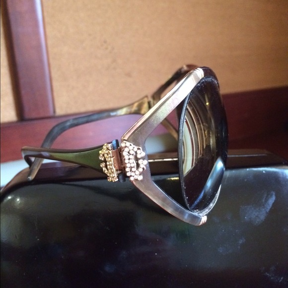 Host pick 🎉🎉🎉Sun glasses by viviglam 🎉🎉🎉 - Picture 4 of 13