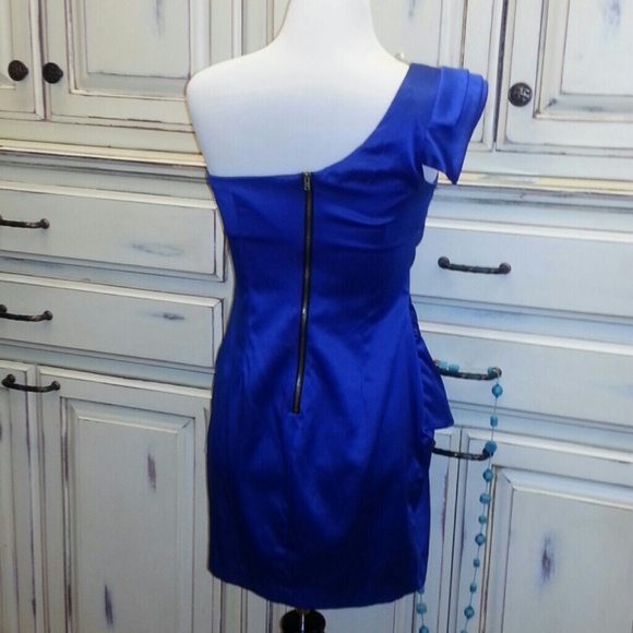 💝 HOST PICK 10/05 ✨STUNNING BLUE ONE-SHOULDER!✨ - Picture 2 of 4