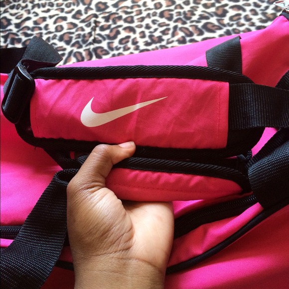 Hot pink 🎀 nike gym bag (bundle price $48)