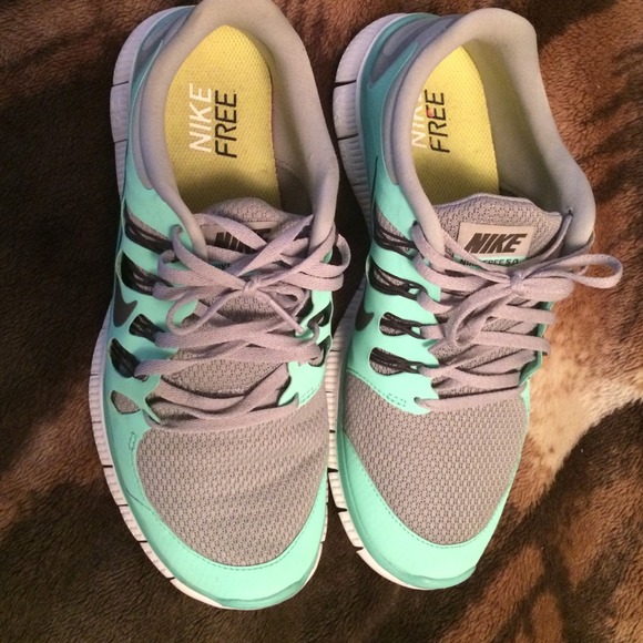 Nike free runs👌 like new only wore once. - Picture 2 of 4