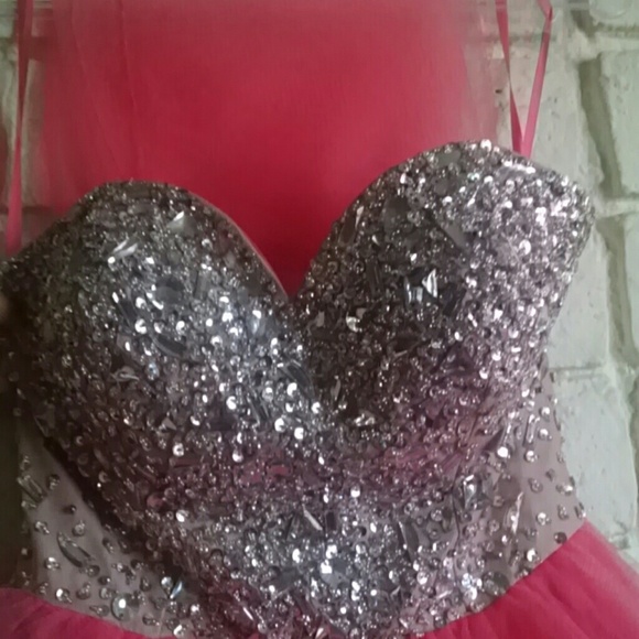 Dress - Picture 2 of 4