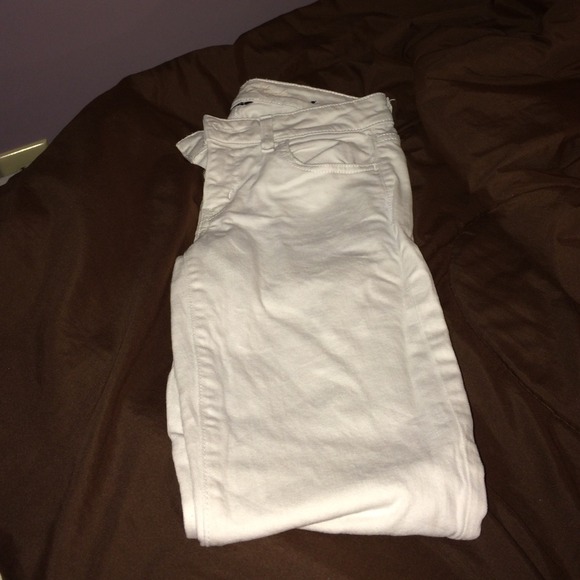 American Eagle White Skinny Jeans. Size 2 regular