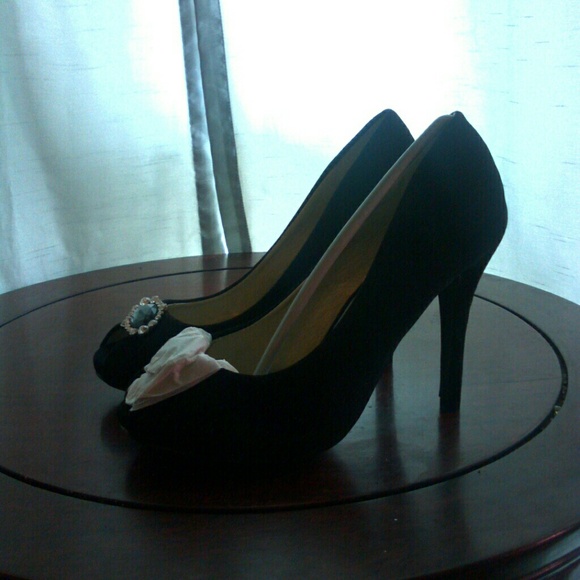 Heels - Picture 2 of 4