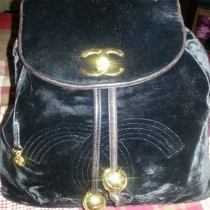 Chanel back pack AUTHENTIC FIRM