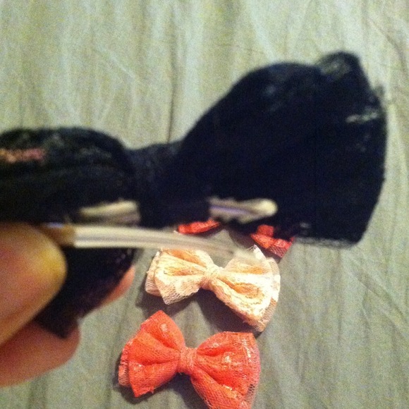 5 bows - Picture 2 of 3