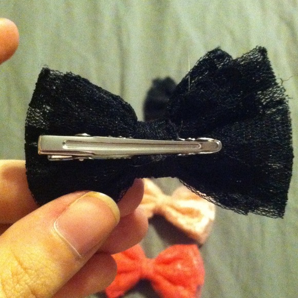 5 bows - Picture 3 of 3