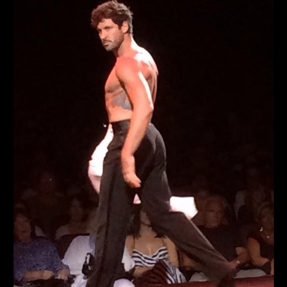 🙆OMG , This is Maks., he's the 💣. I'd Follow Him
