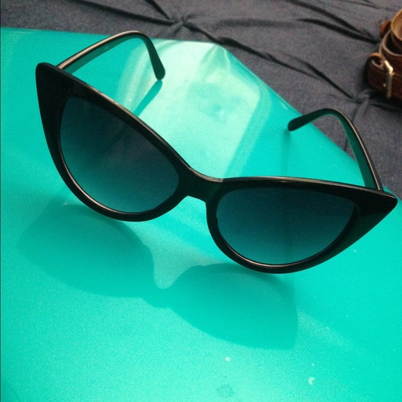 Cat eye shades