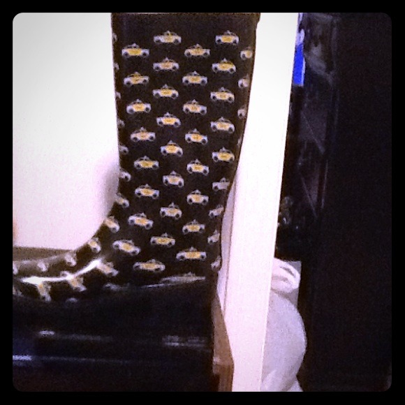 TALL RAIN BOOTS !!!!!