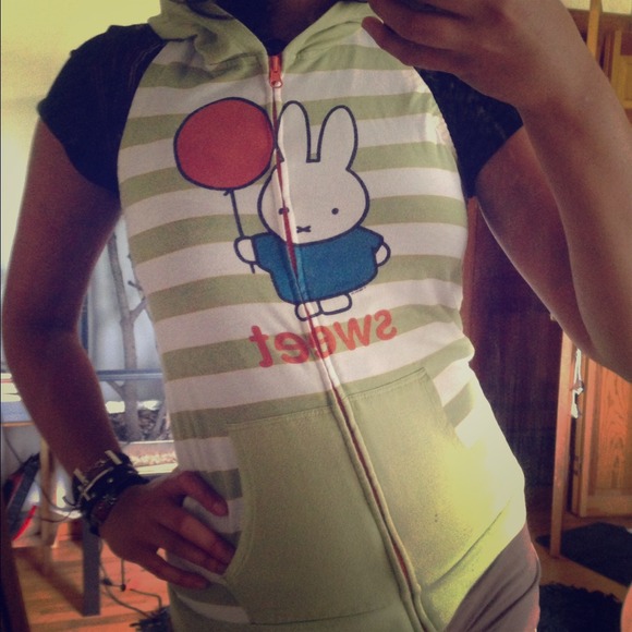 Cute Hot Topic top with hoodie