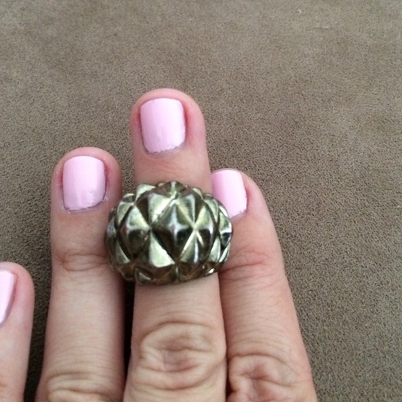 Gold studded ring - Picture 1 of 2