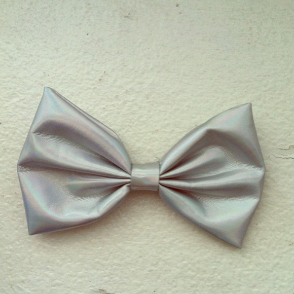 Holographic Bow