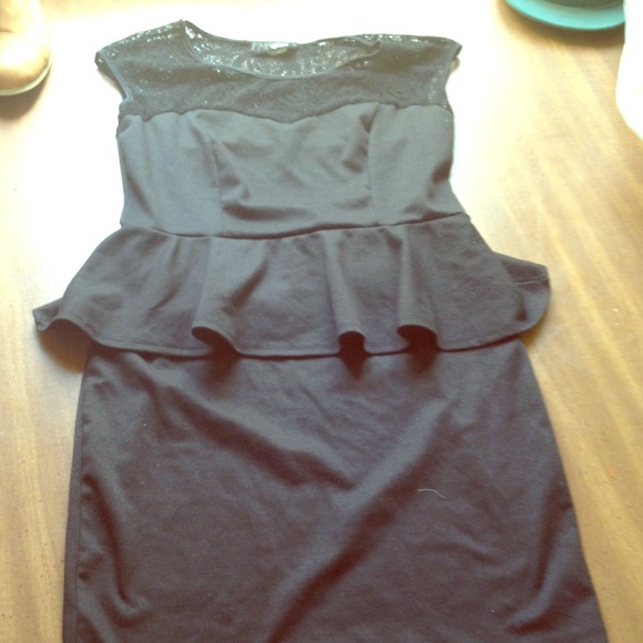 Black plenum dress