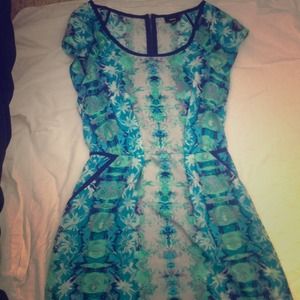 Cute spring dress!