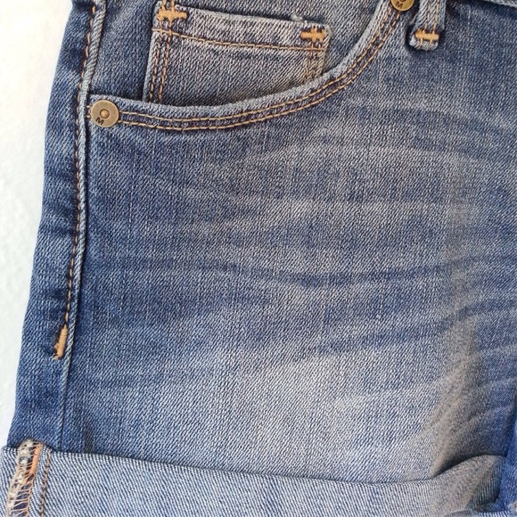 Medium Wash Denim Shorts - Picture 3 of 4