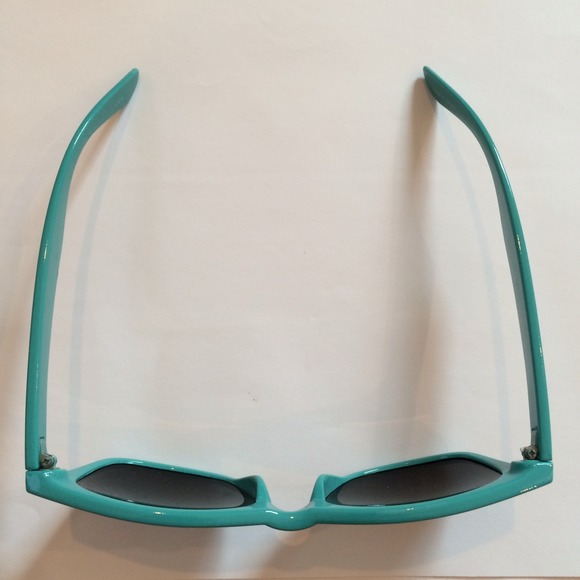 Turqoise sunglasses - Picture 2 of 2