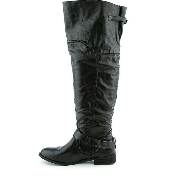 Knee-high boots! - Picture 3 of 4