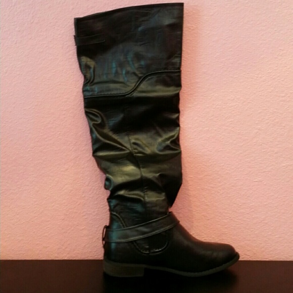 Knee-high boots! - Picture 4 of 4