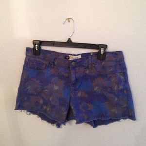 SHORTS WITH FLOWERY THINGS🙈