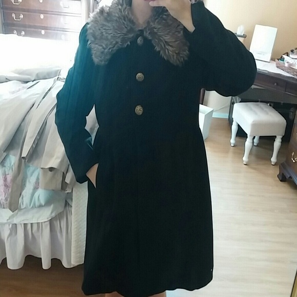 Modcloth Coat with detachable fur collar