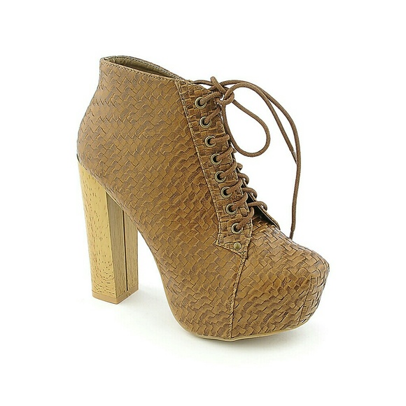 RESERVED ON VINTED! Adorable heels!