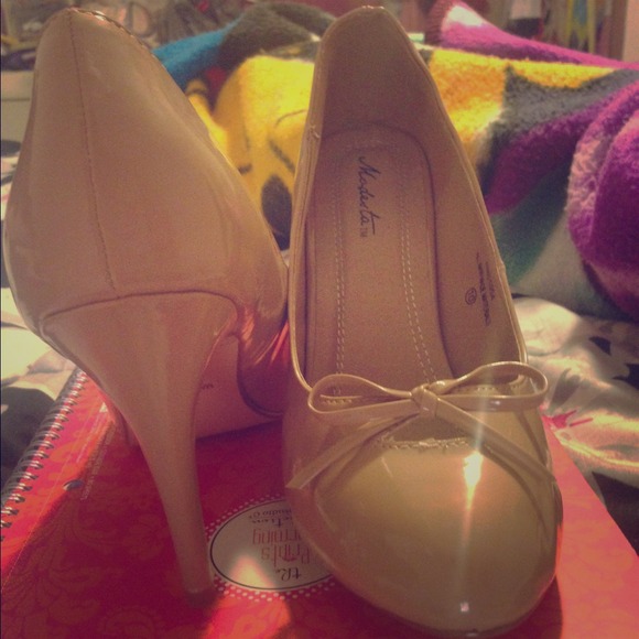 Size 10 Nude Heels With Bow 🎀