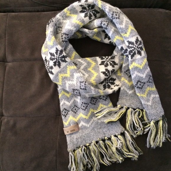 Thick wooly scarf
