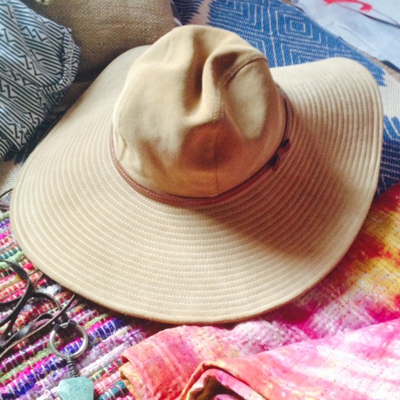 100% leather Coach Brim Hat main image 4