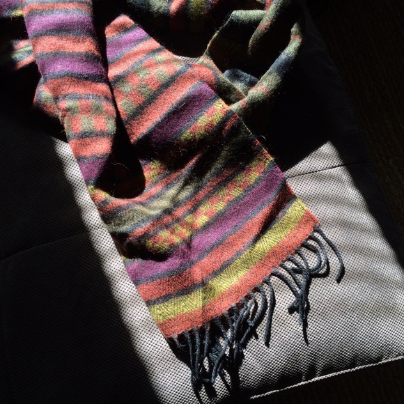 Soft brushed wool stripped scarf - Picture 4 of 4