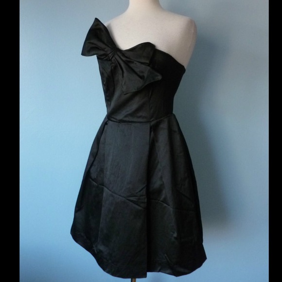 Black Bow Cocktail Dress ☑️ HOST PICK - Picture 2 of 4