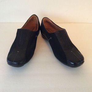 Naturalizer shoes with leather trim