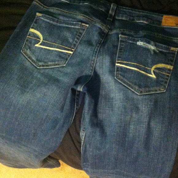 AMERICAN EAGLE JEANS
