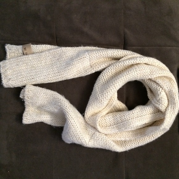 Gap beige and gold knit scarf - Picture 2 of 4