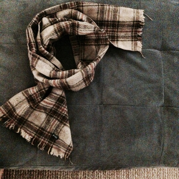 London fog wool scarf - Picture 3 of 3