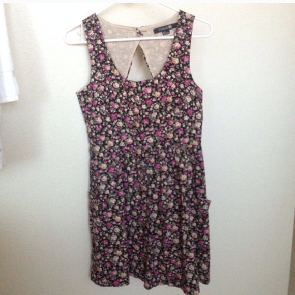 ***BUNDLES**** Spring Dresses - Picture 2 of 4