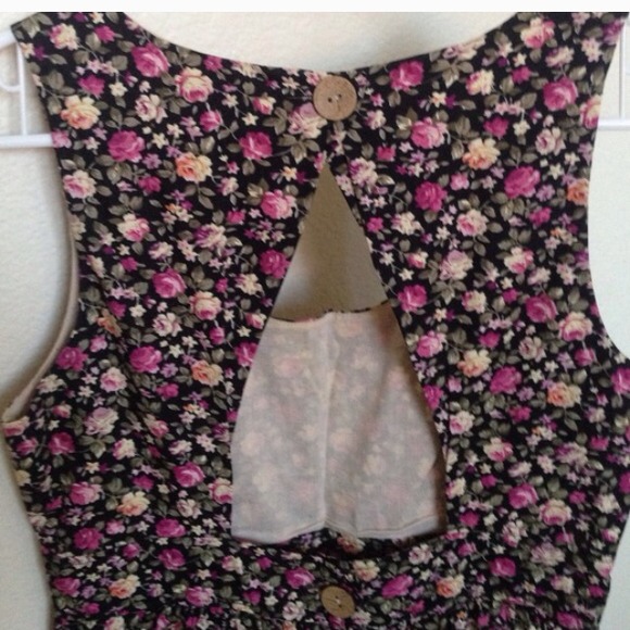 ***BUNDLES**** Spring Dresses - Picture 3 of 4